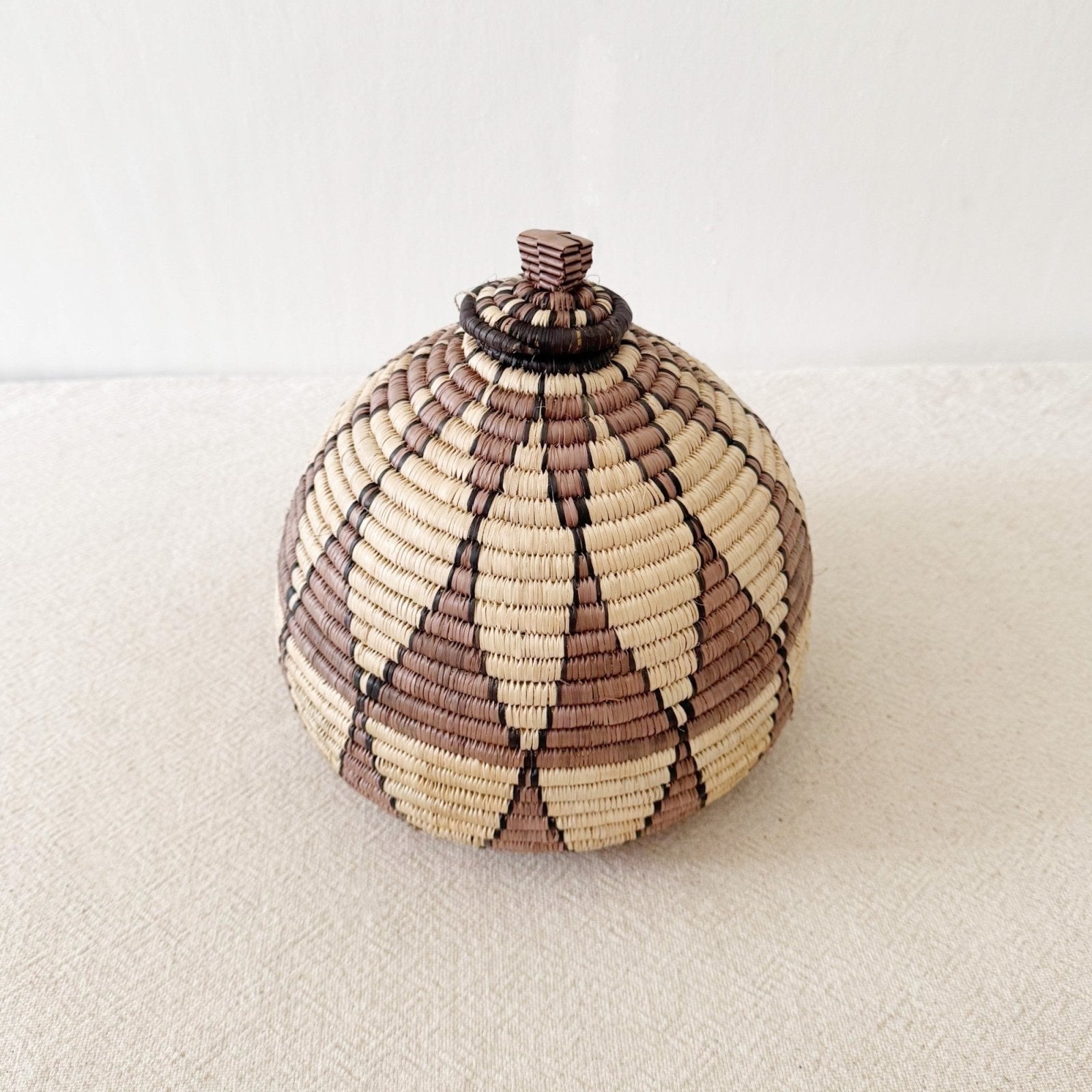 Lidded Zulu Basket A130 - Amsha