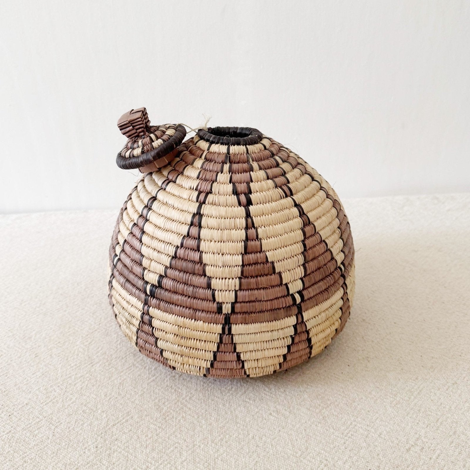 Lidded Zulu Basket A130 - Amsha
