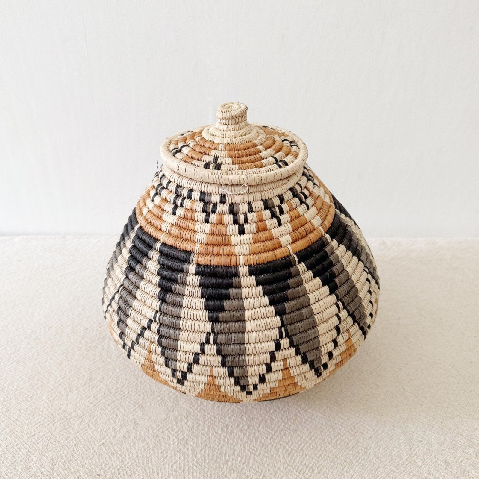 Lidded Zulu Basket A138 - Amsha