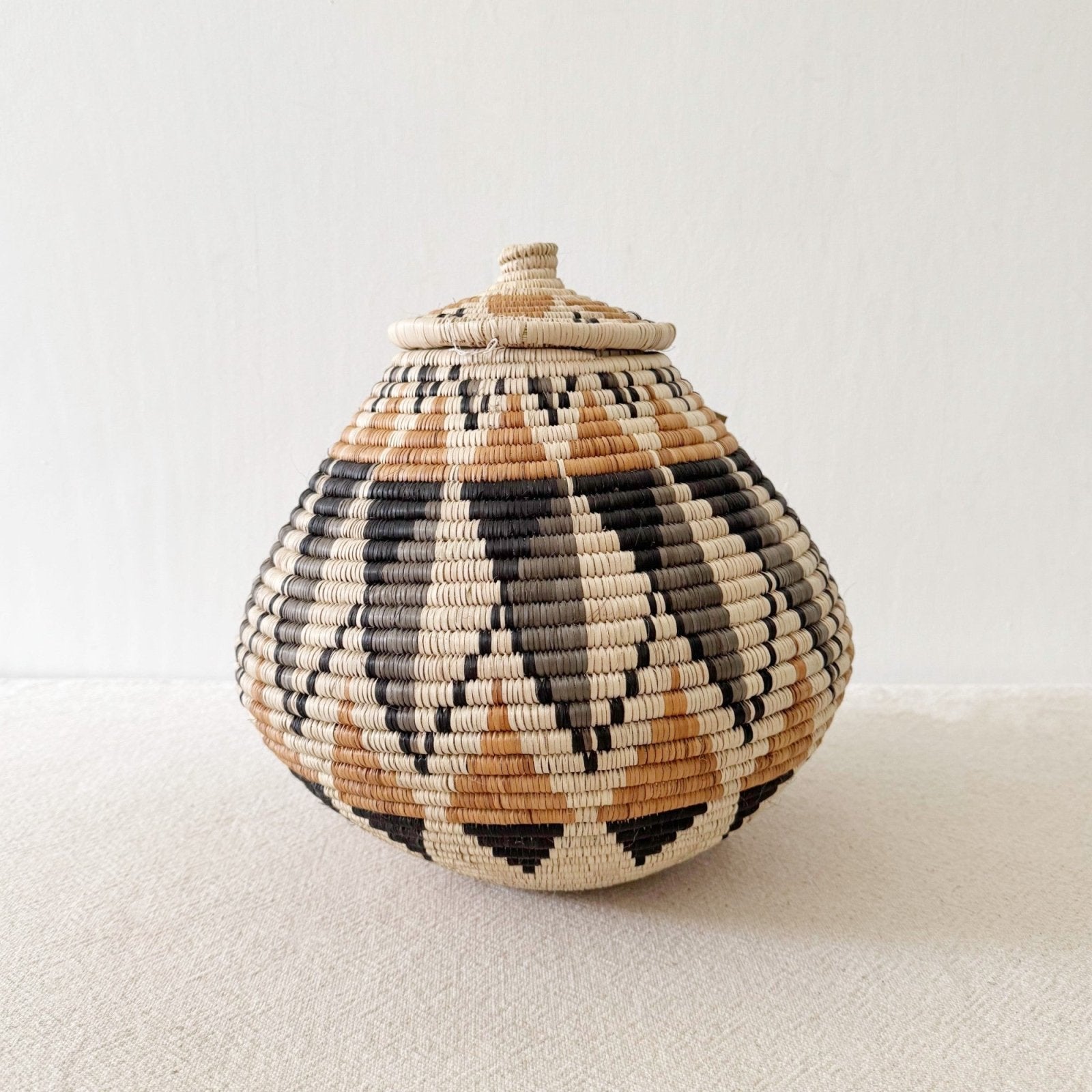 Lidded Zulu Basket A138 - Amsha