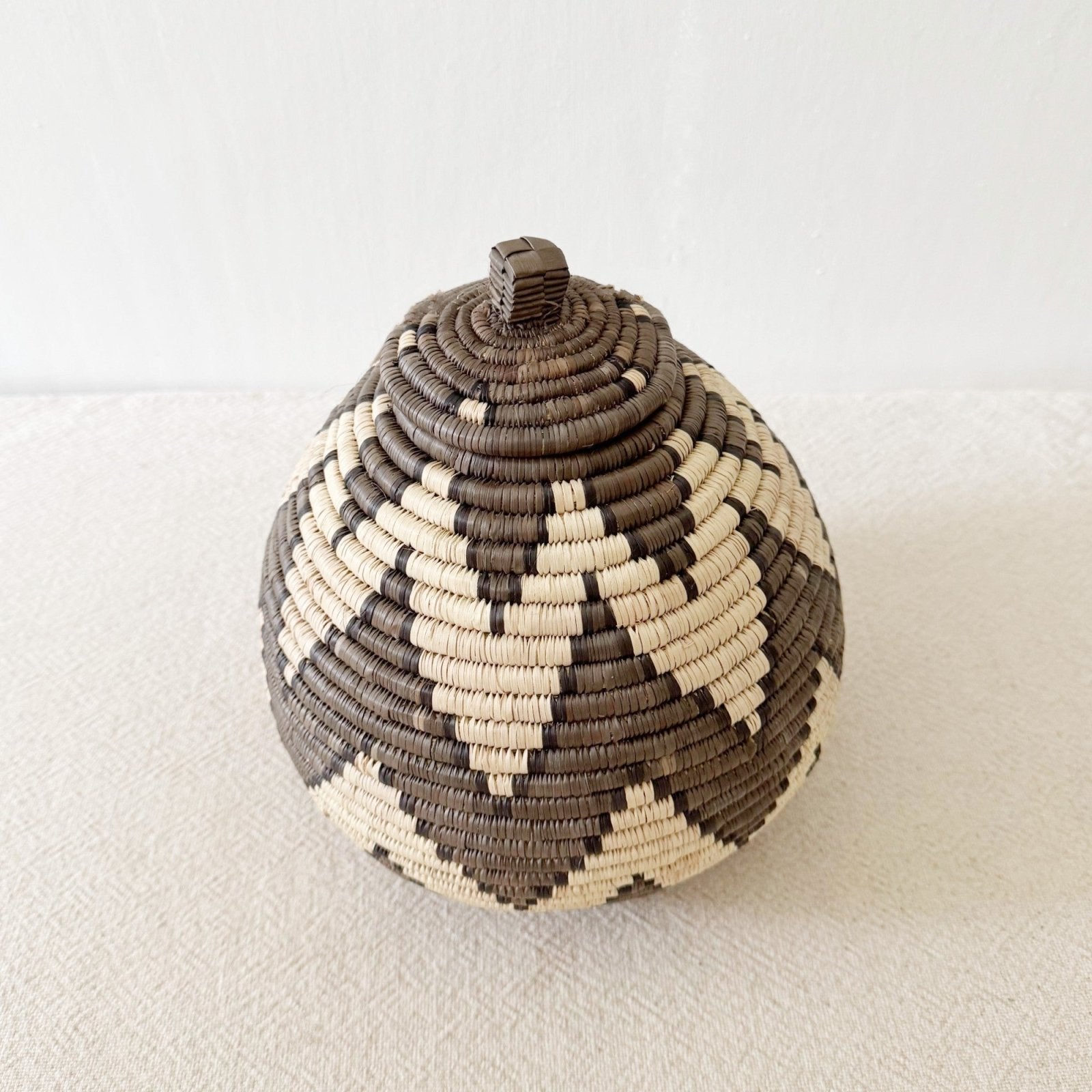 Lidded Zulu Basket A140 - Amsha