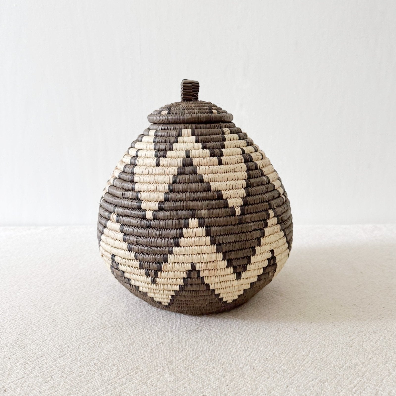 Lidded Zulu Basket A140 - Amsha