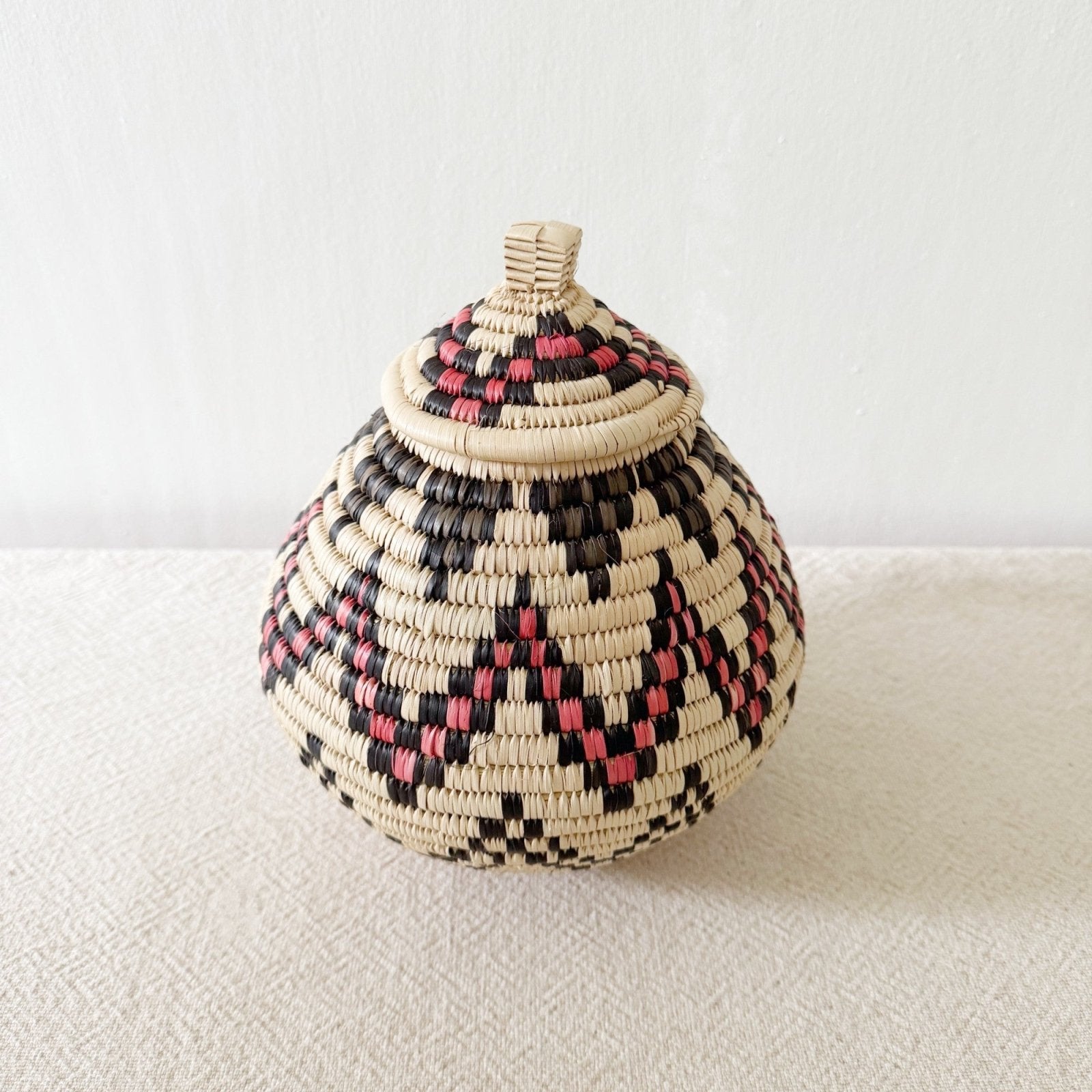 Lidded Zulu Basket B014 - Amsha