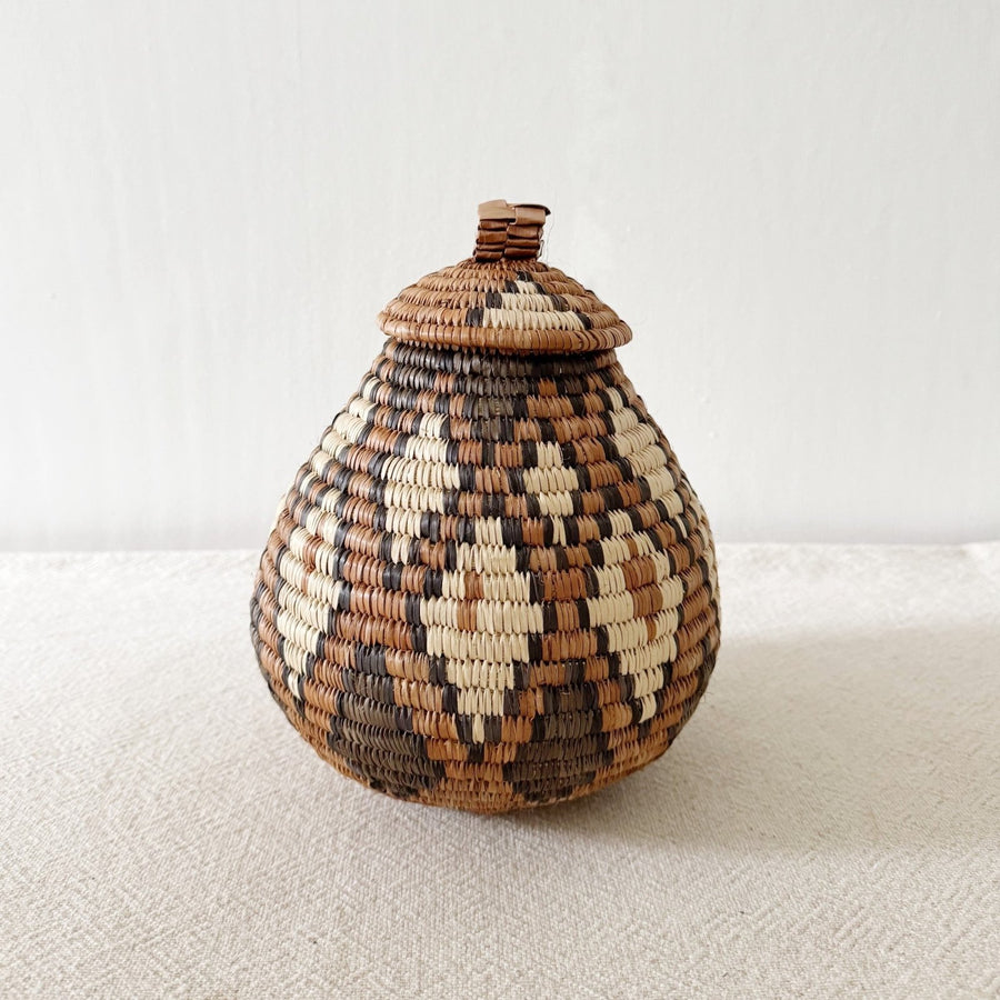 Lidded Zulu Basket B015 - Amsha