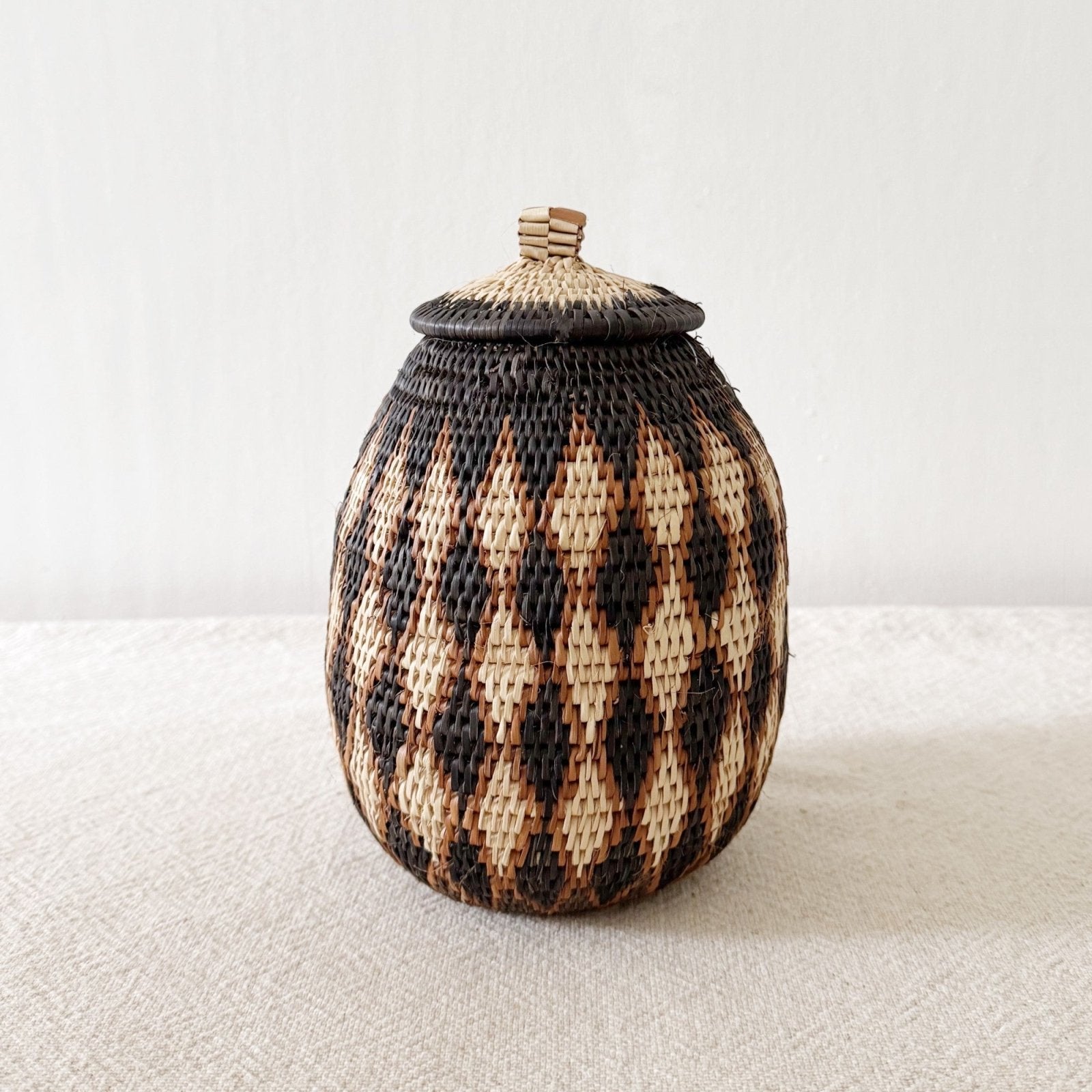 Lidded Zulu Basket B017 - Amsha