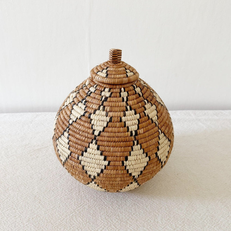 Lidded Zulu Basket #B026