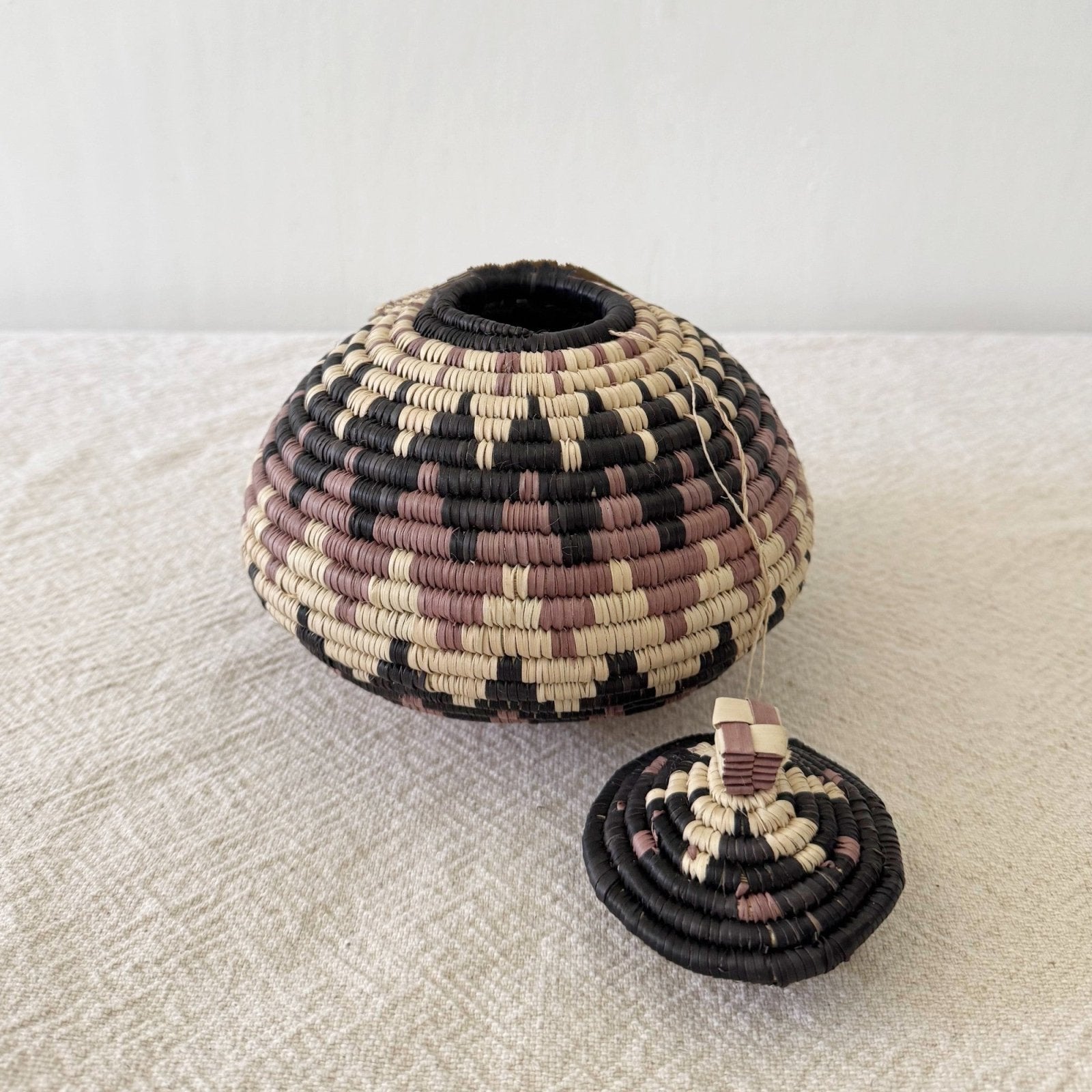 Lidded Zulu Basket C005 - Amsha