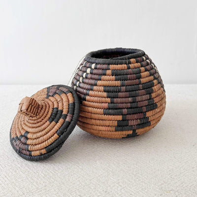 Lidded Zulu Basket F001 - Amsha