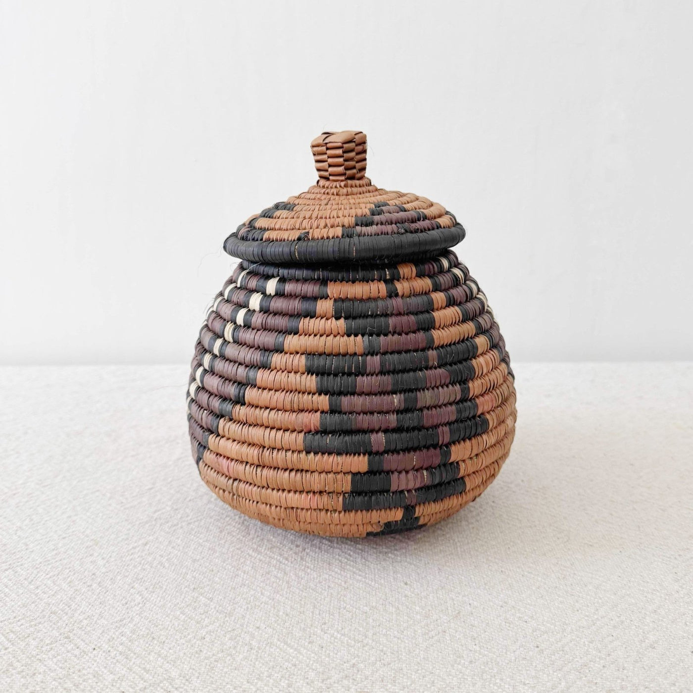 Lidded Zulu Basket #F001