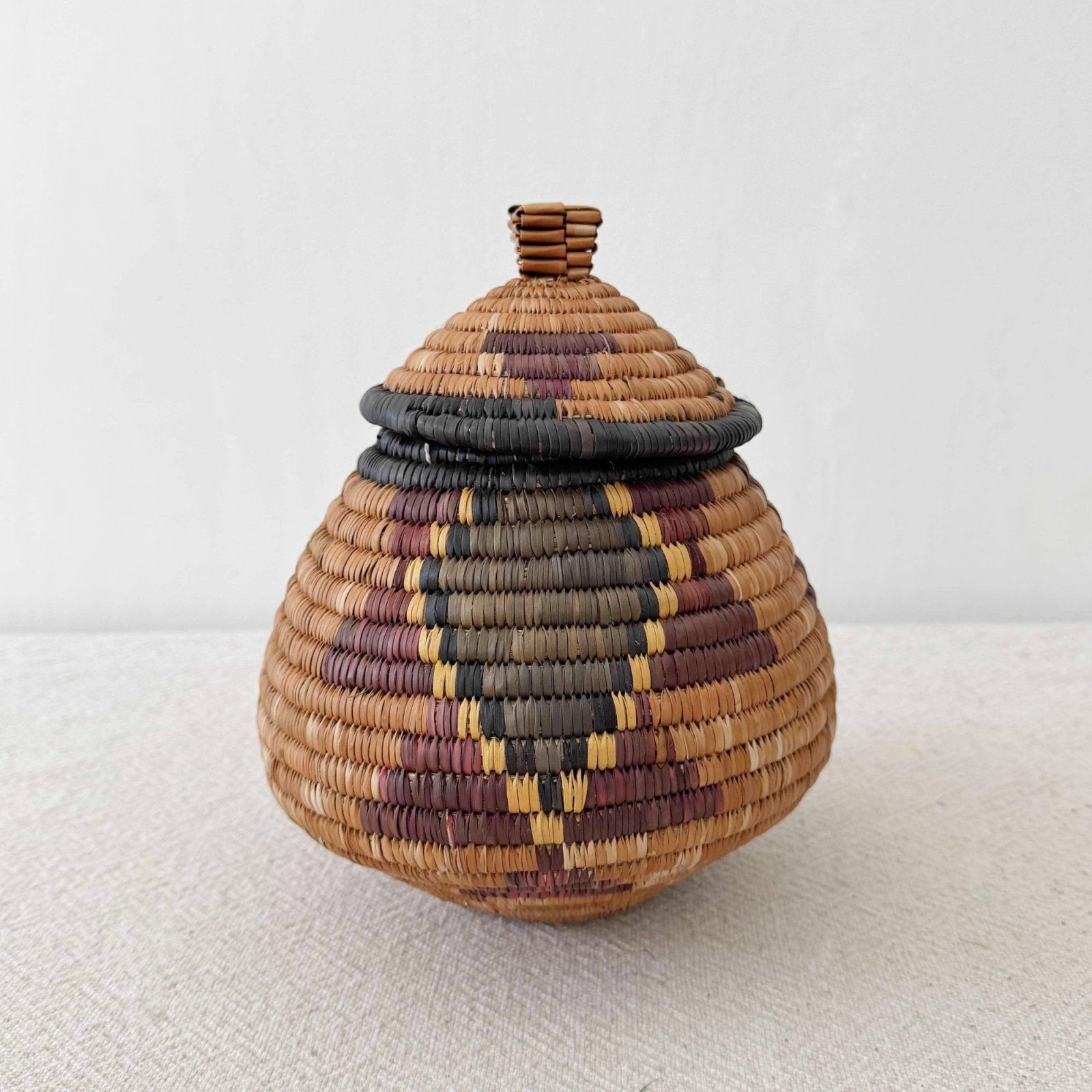 Lidded Zulu Basket F003 - Amsha