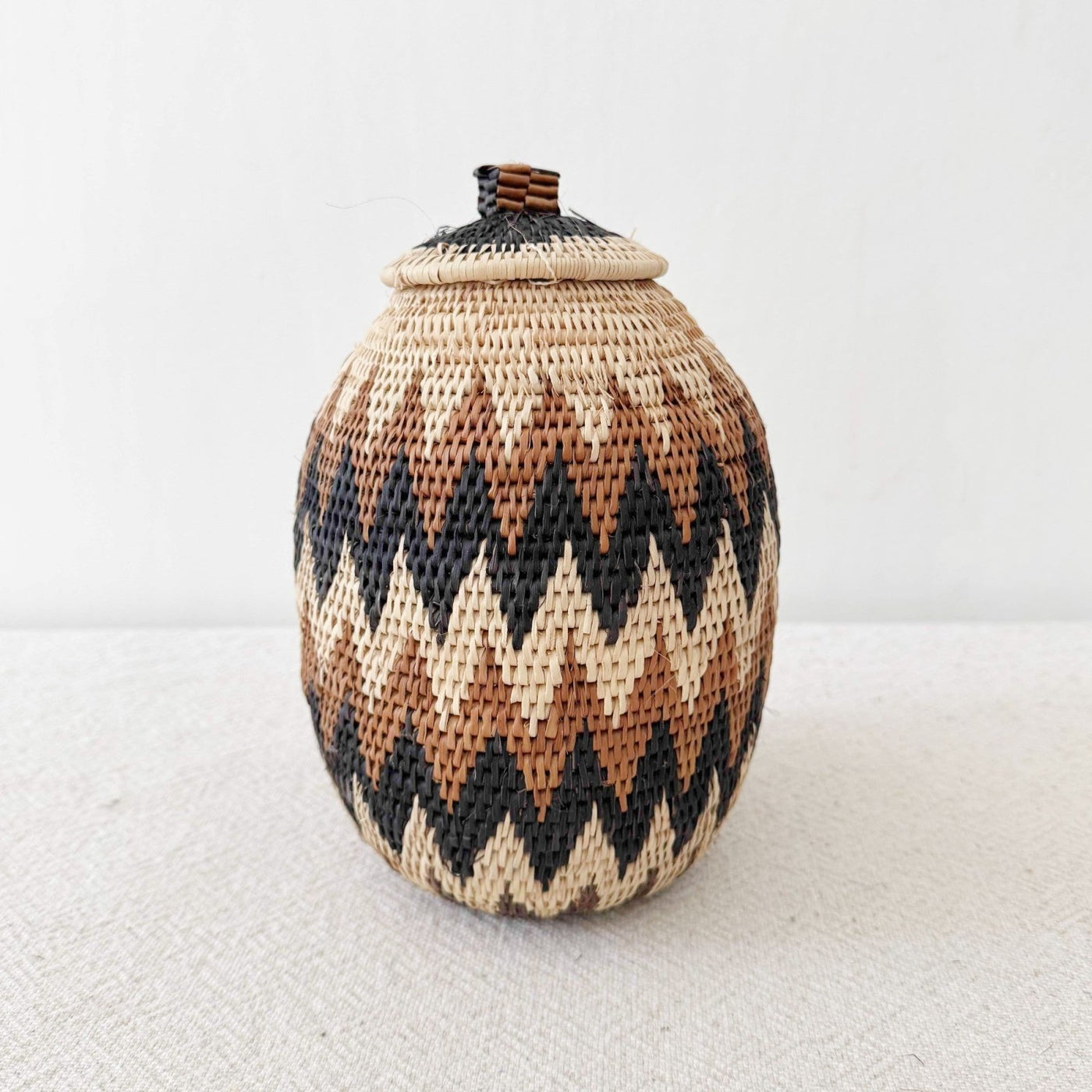 Lidded Zulu Basket #F004