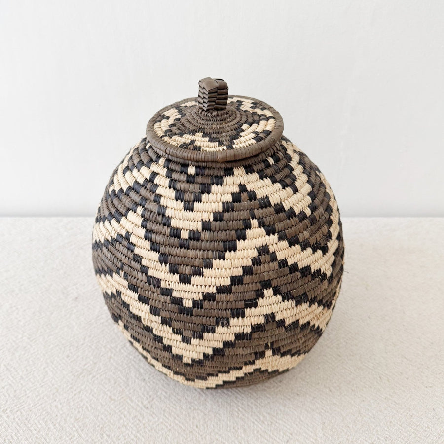 Lidded Zulu Basket #F008
