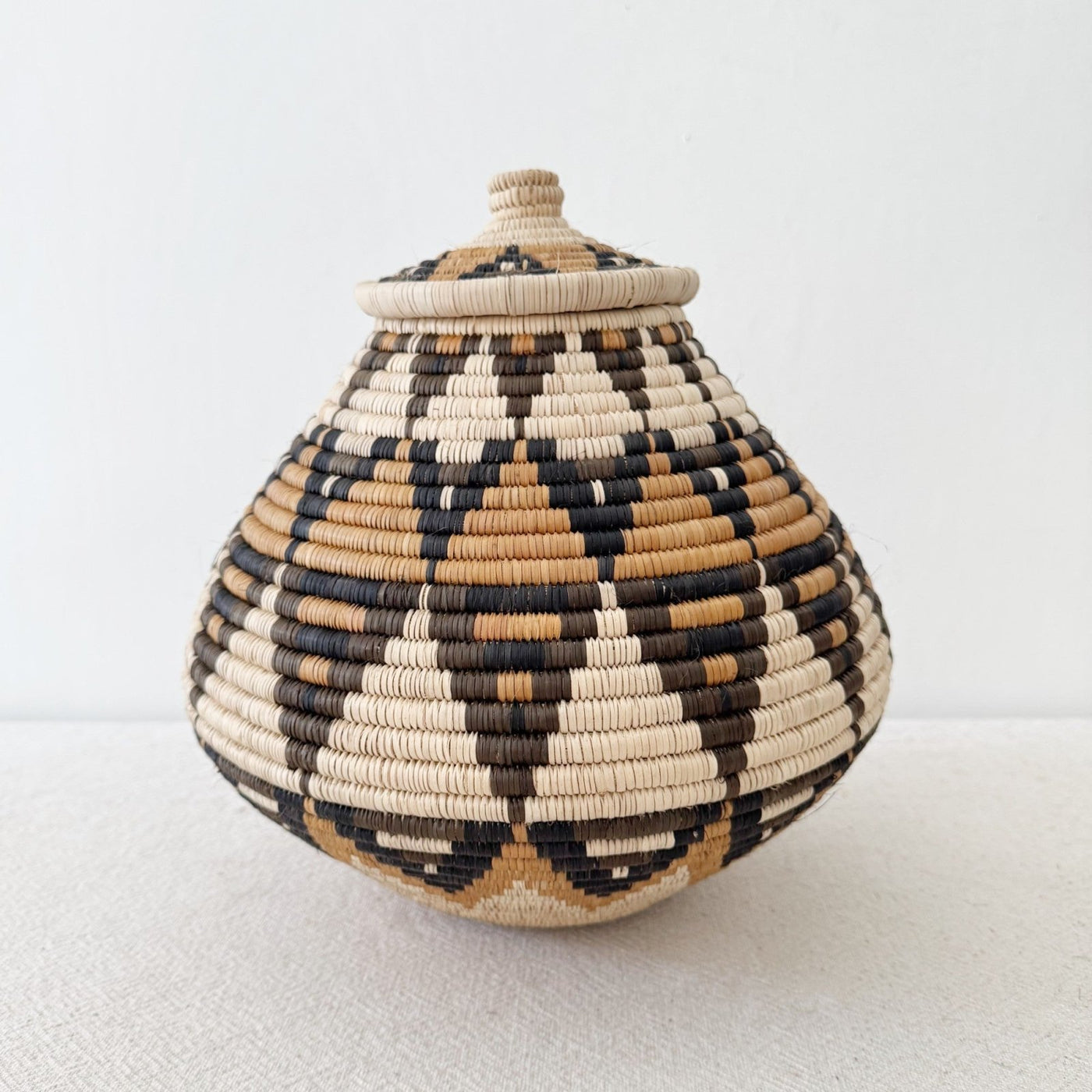 Lidded Zulu Basket #F009
