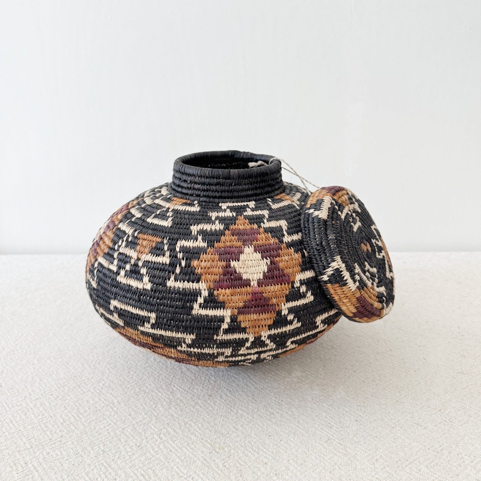 Lidded Zulu Basket F011 - Amsha