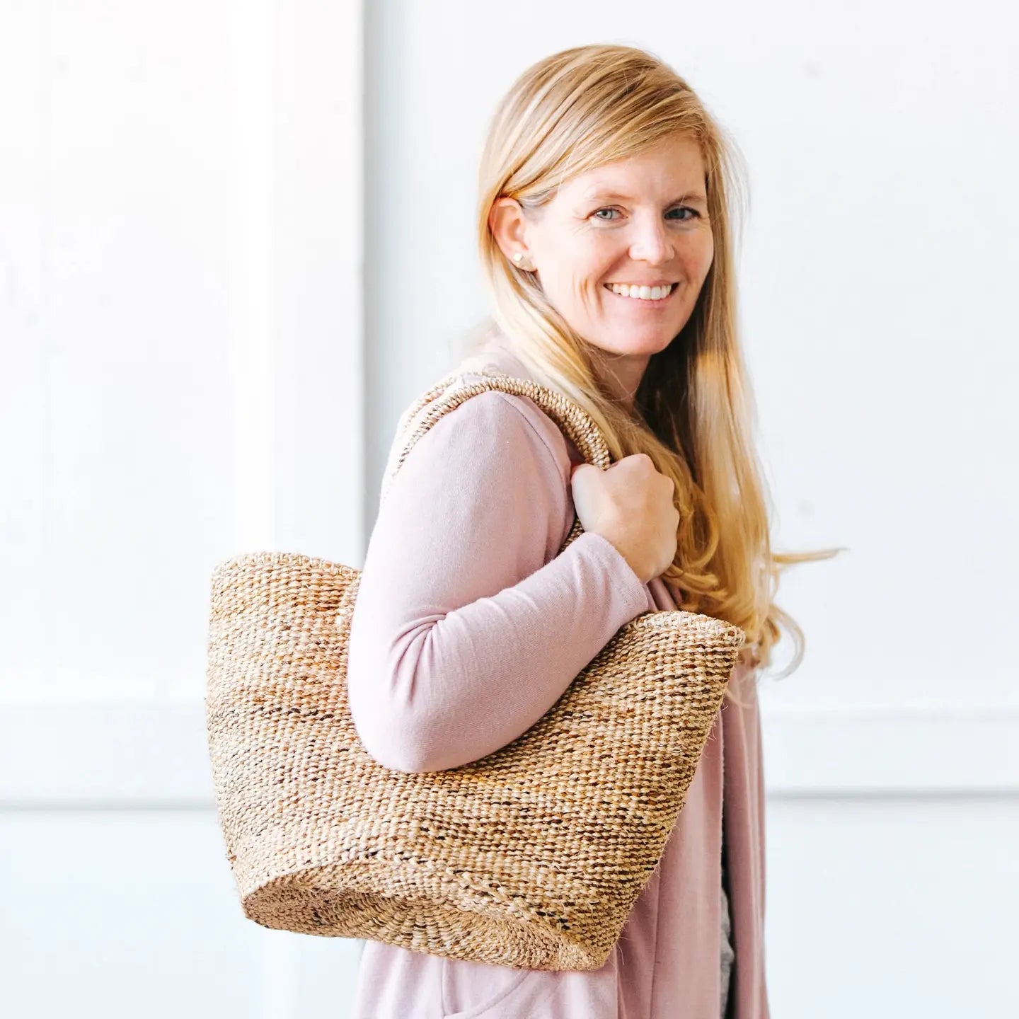 Medium Sisal Tote: Berry - Amsha