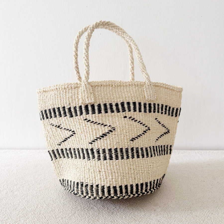 Medium Sisal Tote:B & W Arrow - Amsha