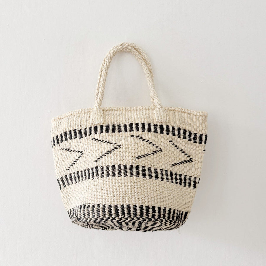 Medium Sisal Tote:B & W Arrow - Amsha
