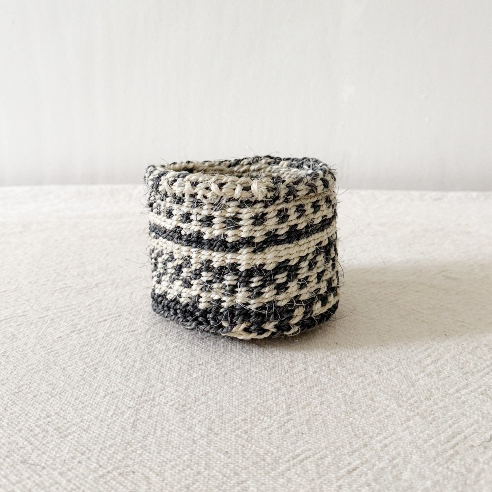 Storage Plant Basket: Charcoal Swirl - Amsha