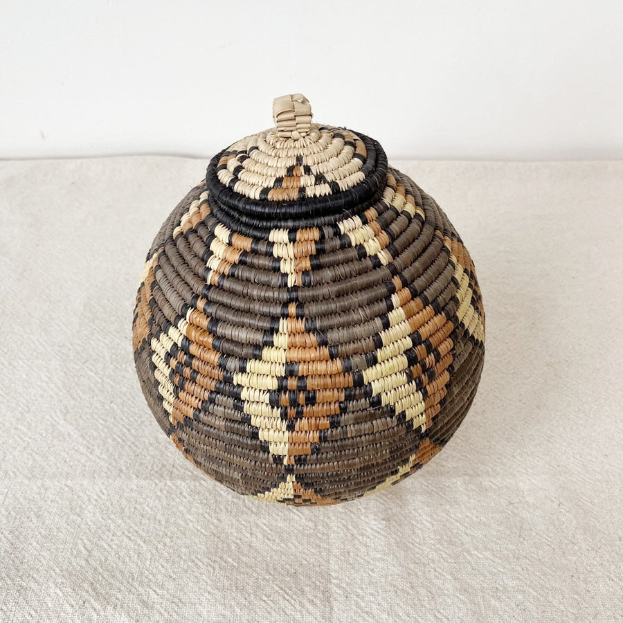 Lidded Zulu Basket #L04