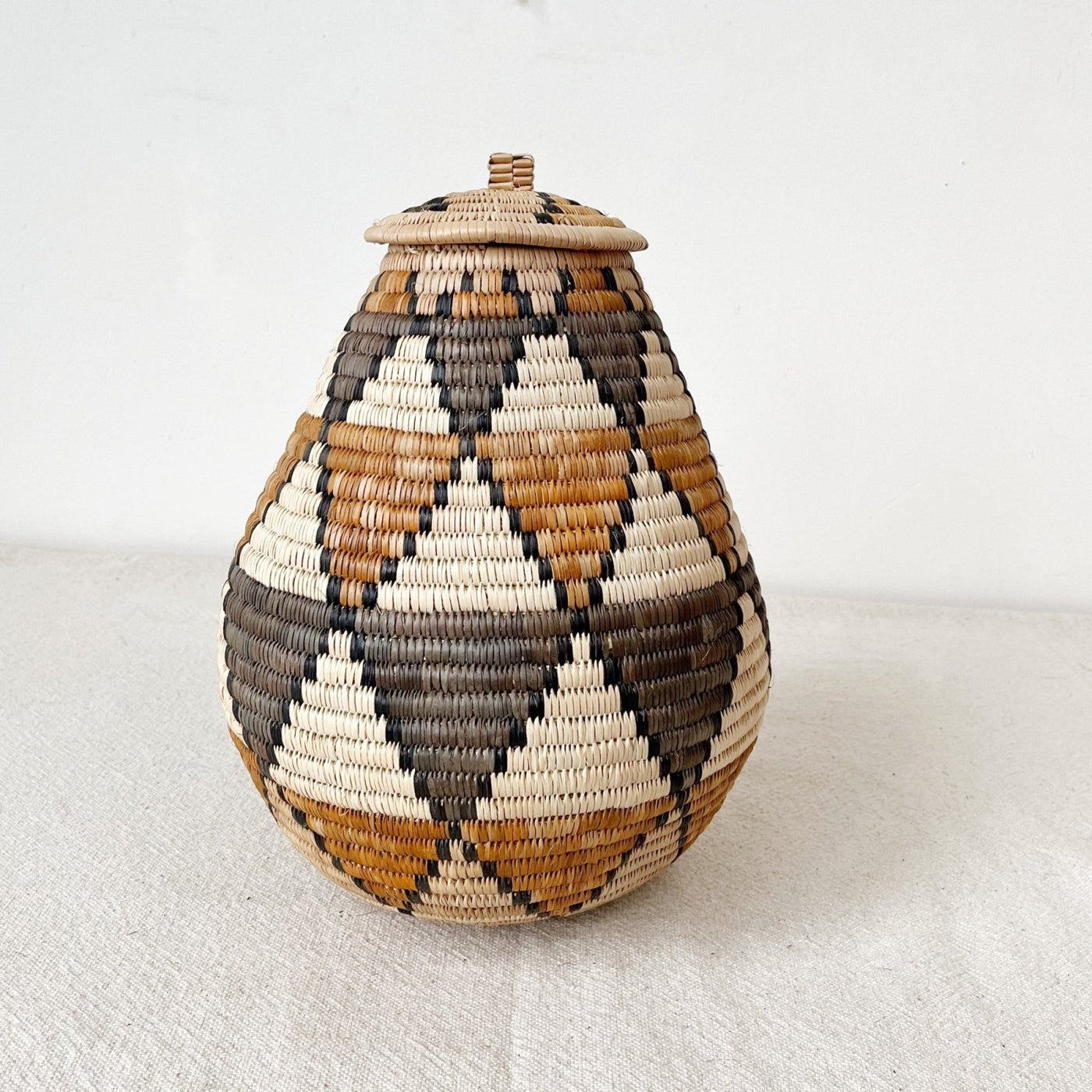 Lidded Zulu Basket #L61