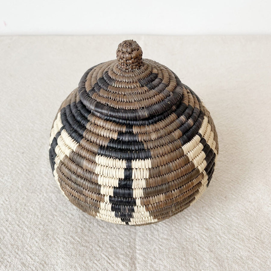 Lidded Zulu Basket #L97 - Amsha