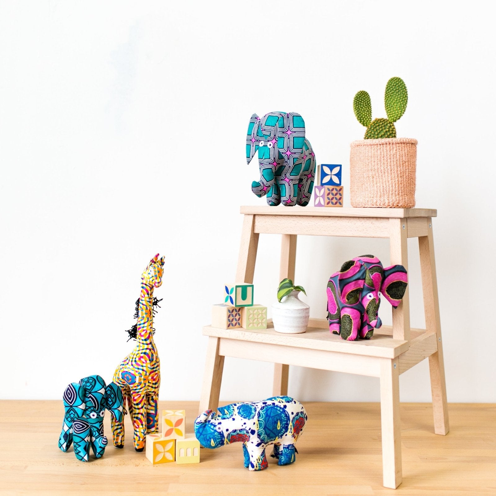 Safari Animal: Hexagon - Amsha