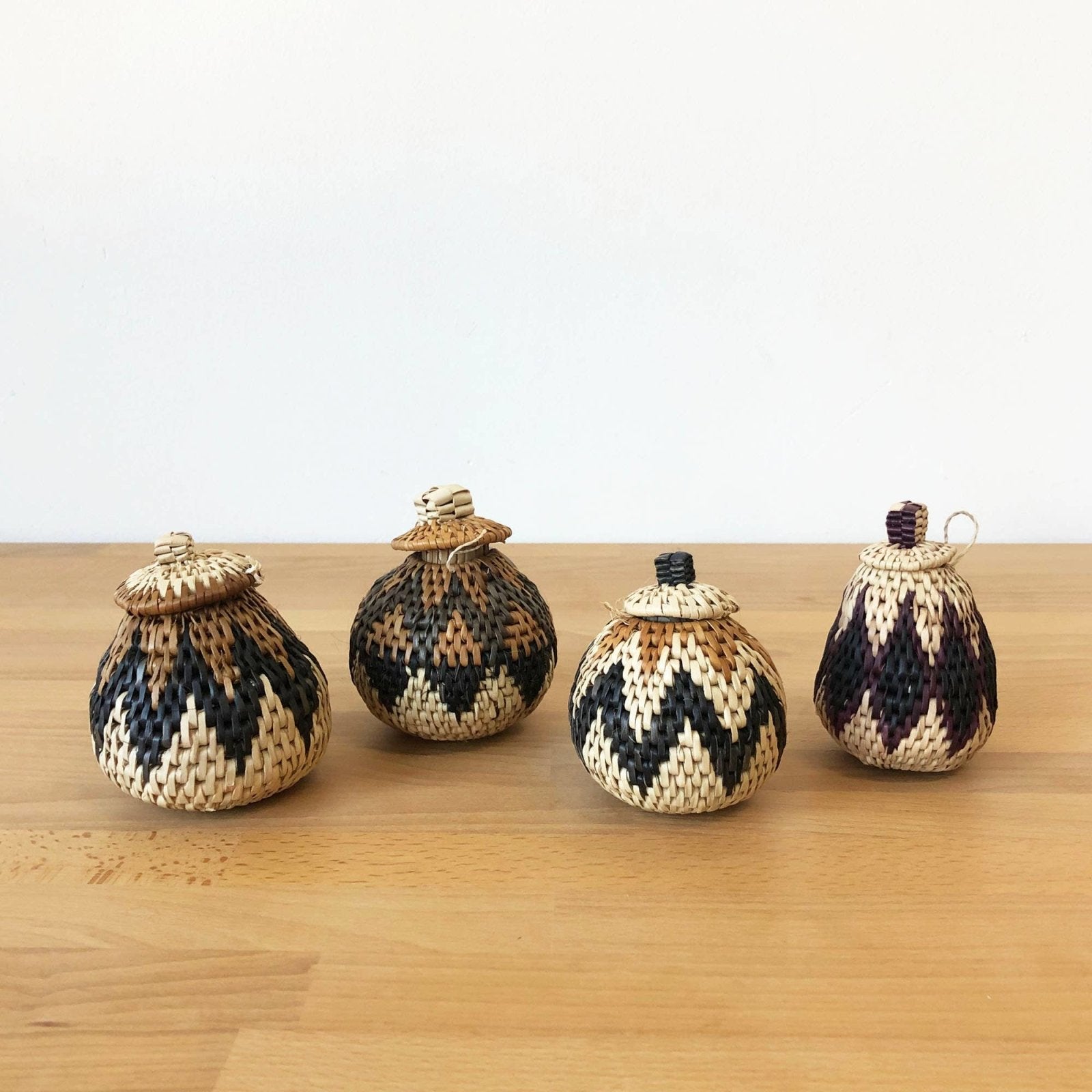 Zulu Mini Lidded Basket 3-4" (Assorted) - Amsha